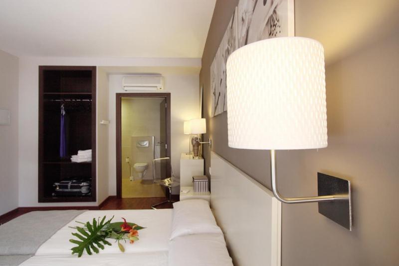 Dormavalencia Hostel Regne Luaran gambar